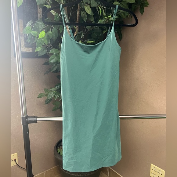 Abercrombie & Fitch Traveler Dress Green in a XS Tall color sold out online - Picture 2 of 4